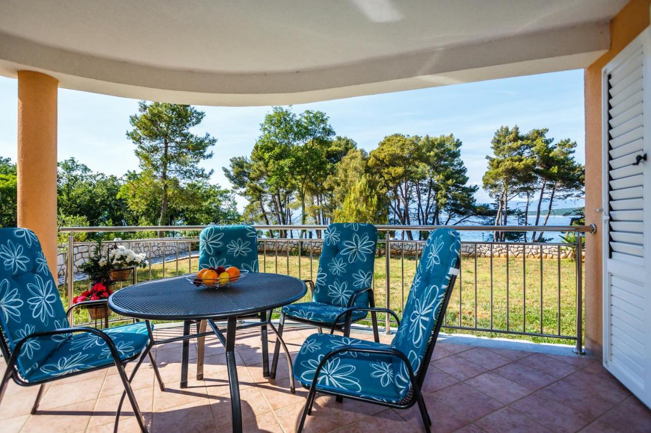 Apartments Mare & Mons Deluxe Malinska Exteriör bild