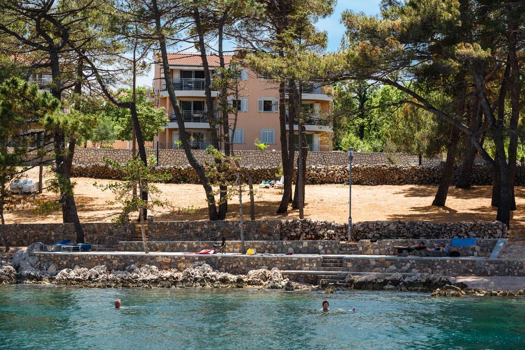 Apartments Mare & Mons Deluxe Malinska Exteriör bild