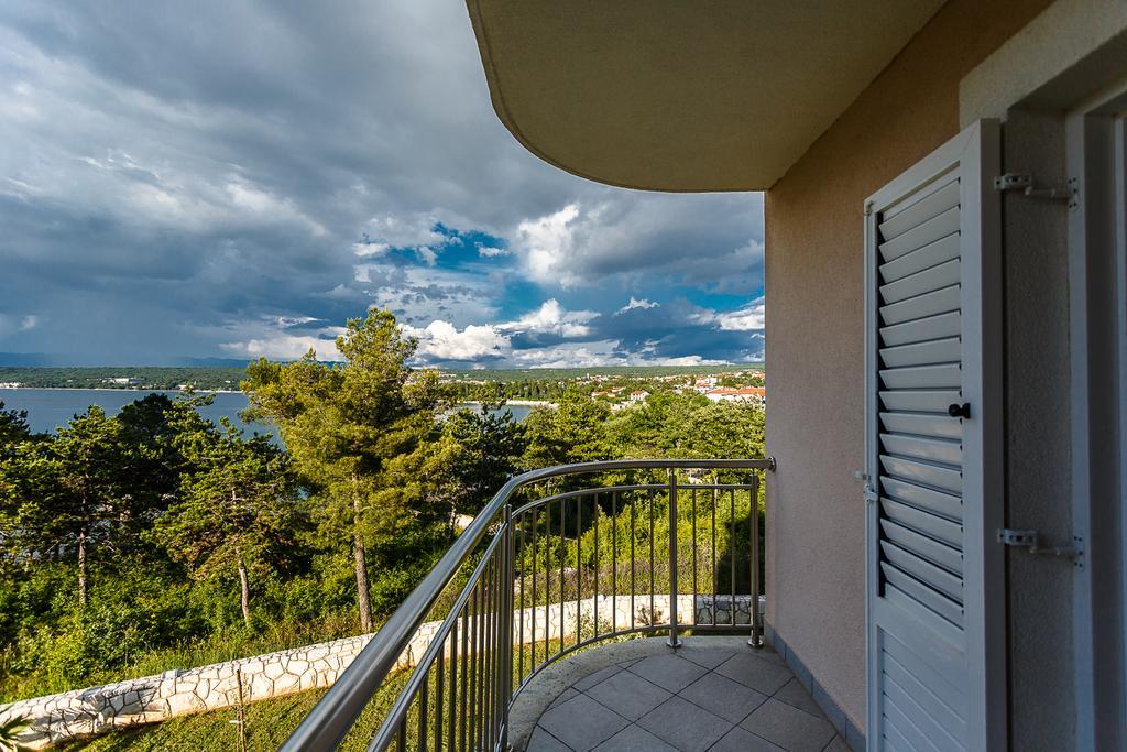 Apartments Mare & Mons Deluxe Malinska Exteriör bild