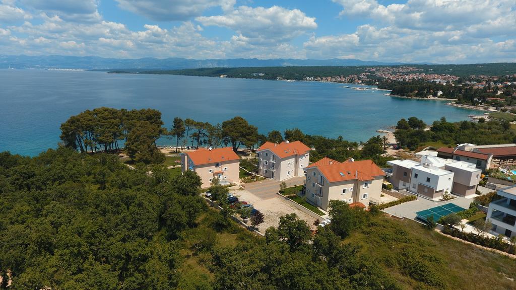 Apartments Mare & Mons Deluxe Malinska Exteriör bild
