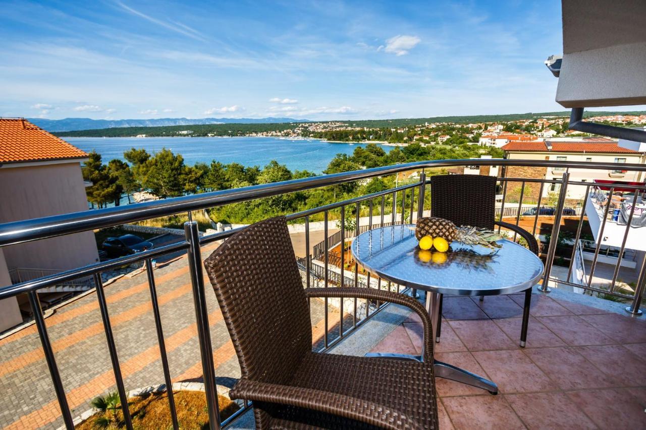 Apartments Mare & Mons Deluxe Malinska Exteriör bild